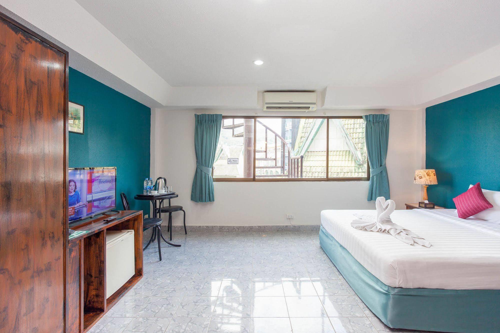 Simple Boutique Seabreeze Hotel Patong ภายนอก รูปภาพ